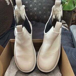 Women's uggs White Leather Ankle Boots
